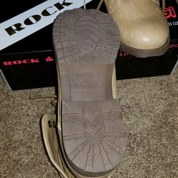 SOLD 🆕 Tan Combat Boots! - Picture 4 of 5